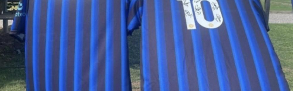 米体：国米训练基地外有人卖盗版国米球衣，还有卢克曼的印号