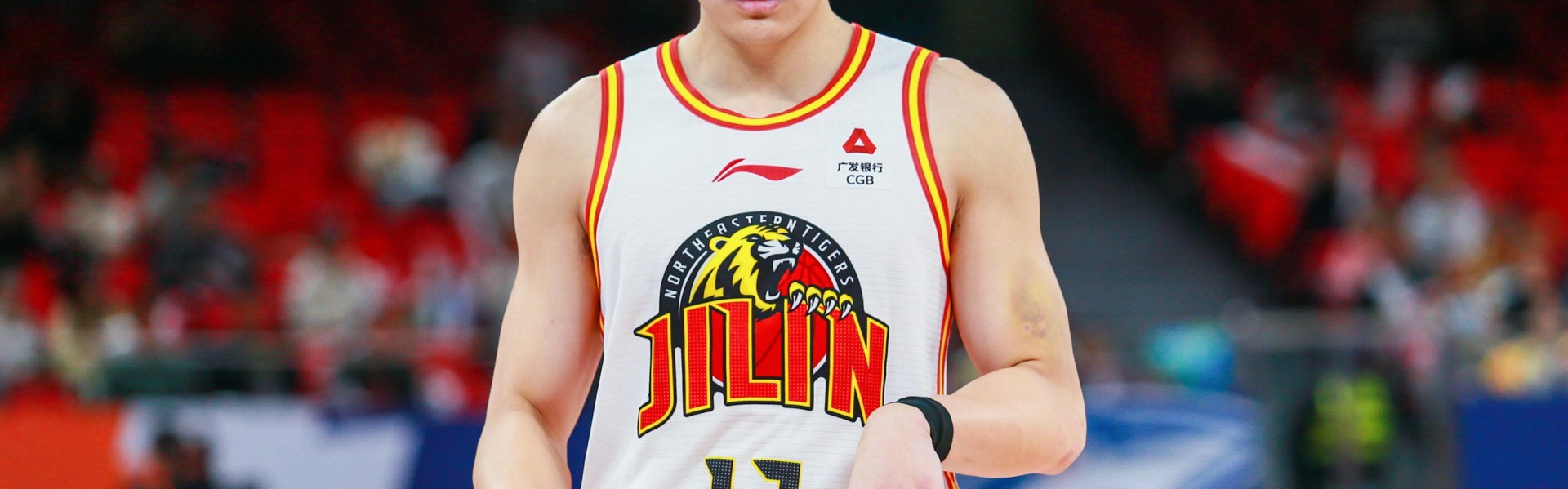 媒体人：辽宁和吉林关于姜宇星的交易确定谈妥 交易合同已经落笔